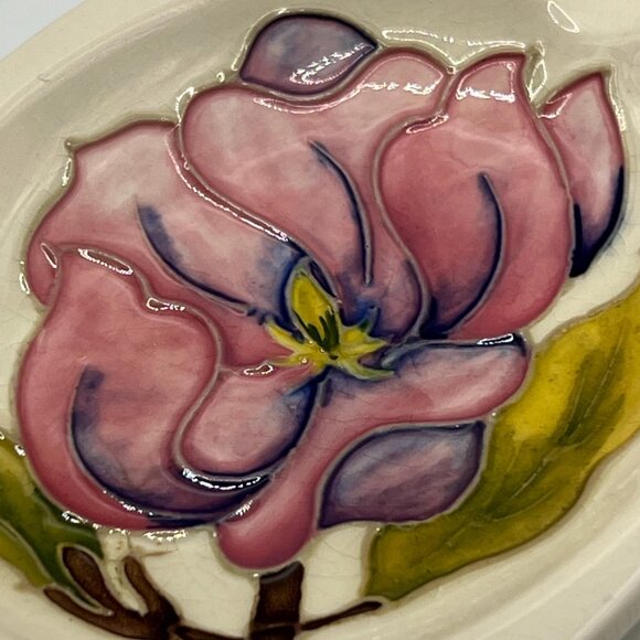 Rare Moorcroft cream with pink hibiscus oval ashtray. Signed. Made in England - Picture 6 of 8
